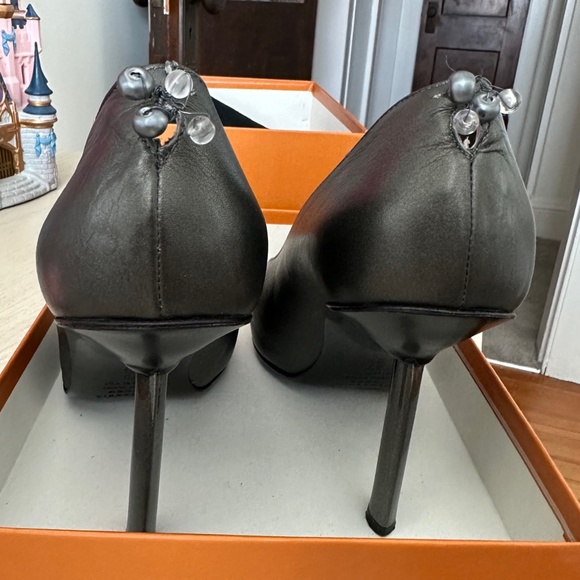 BCBG Max Azria "Luna" shoe, size 8.5 (39) heels, pewter color, leather - Picture 11 of 11